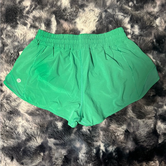 Lululemon Hotty Hot Shorts NWT - Picture 2 of 3